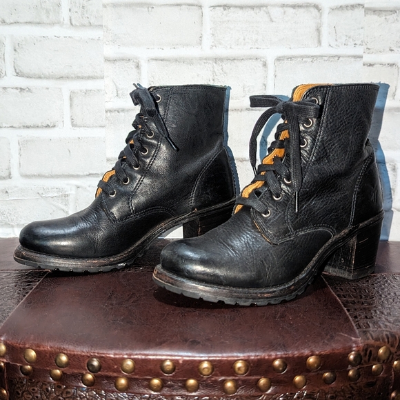 Frye Sabrina 6.5 Black Leather Retro Lace Up Classic Combat Moto Ankle Boots - Picture 4 of 14